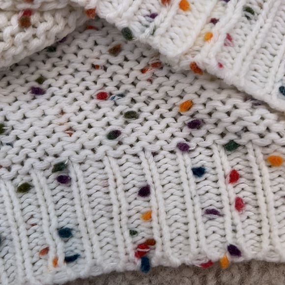 sweater - Picture 4 of 4